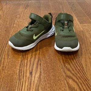 Nike Revolution 6 toddler